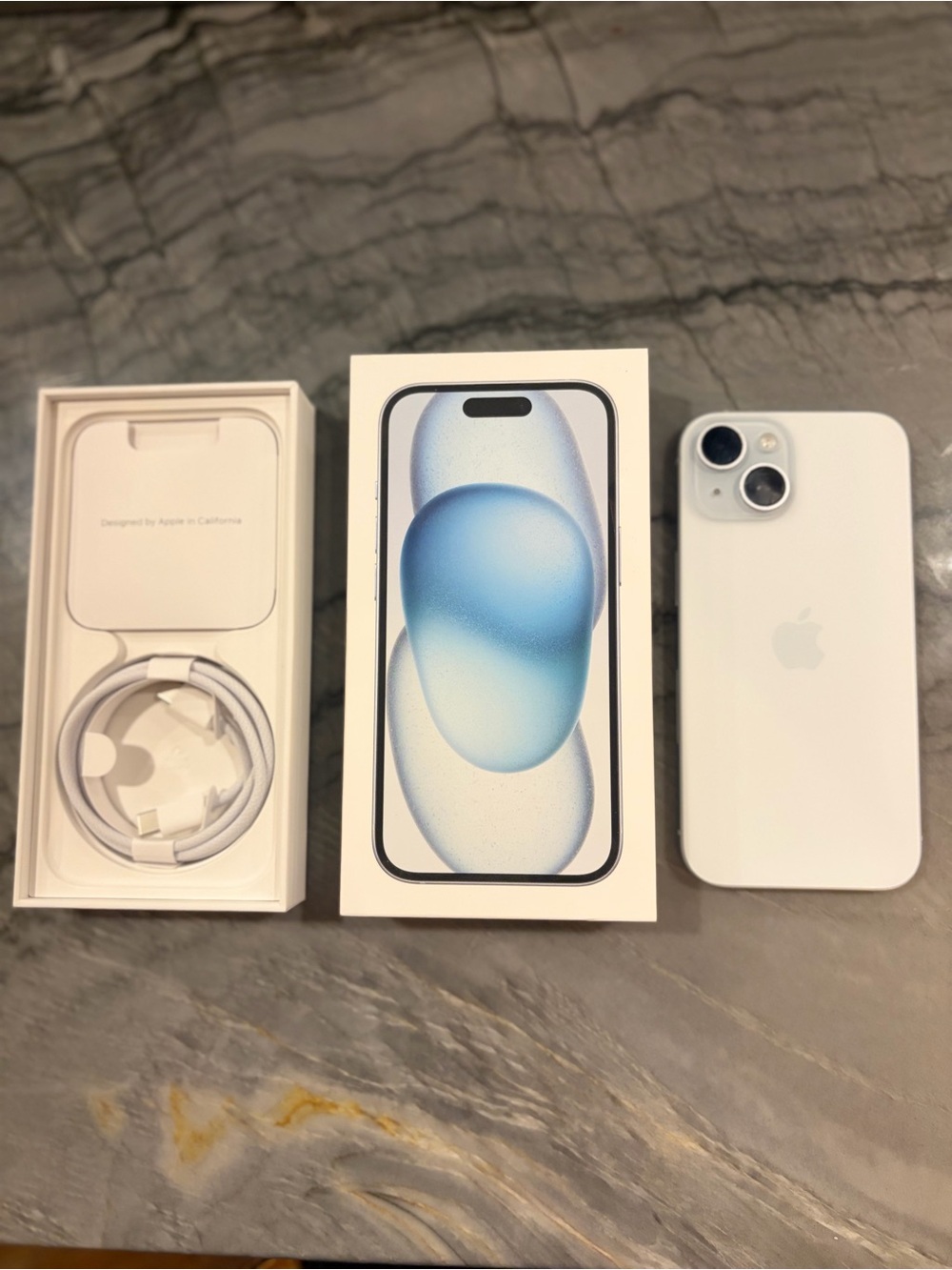 Apple iPhone 15 Blue - 128GB - Box and Cable included
